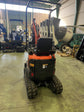 Mini Escavadeira 1200 kg Motor Kubota 3 Cilindros com Lagartas Retráteis de 74 cm