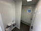 Contentor Sanitário com Múltiplas Unidades: Funcionalidade e Espaço